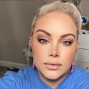 Meet your Posher, Whitney